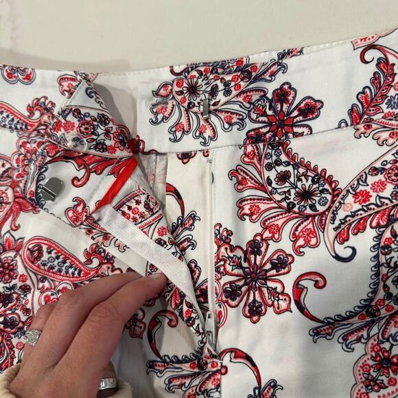 Kenzie Paisley Flat Front Chino Shorts Women's 12 Mid Rise White/Red Preppy Boho - Picture 4 of 7